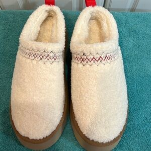 Knock off UGG platform slippers